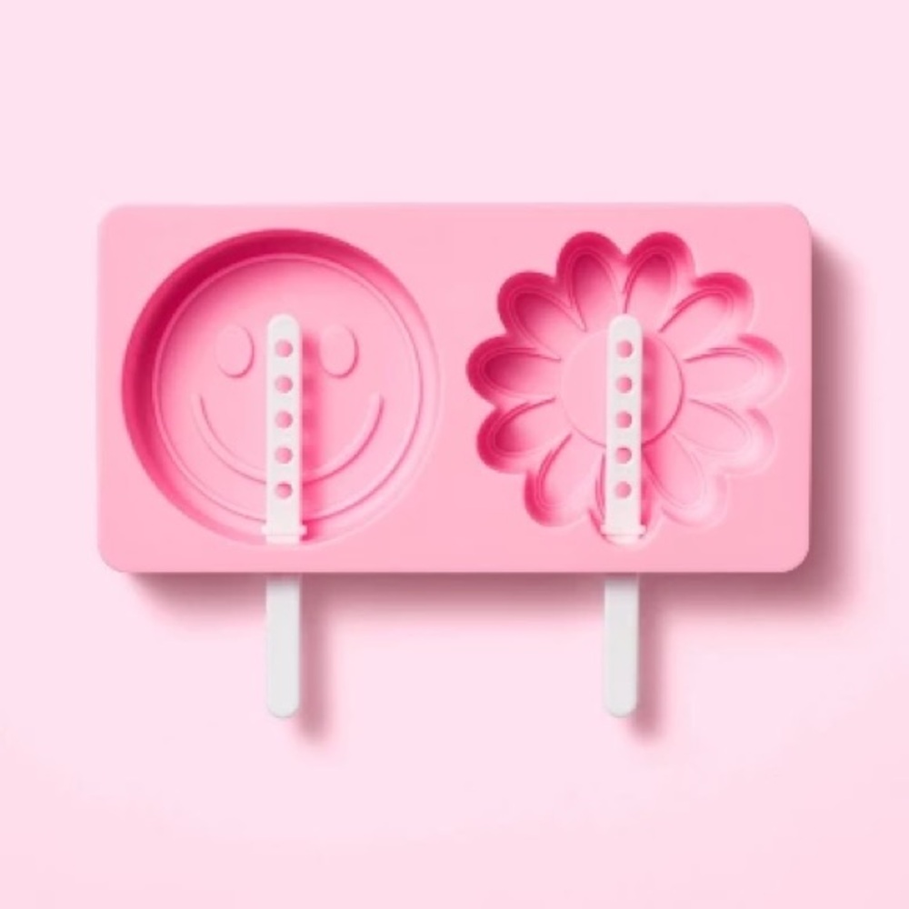 ⚡️🚚 MOVING SALE! 🌸 NWT Stoney Clover Lane Smiley & Daisy Silicone Popsicle Mold